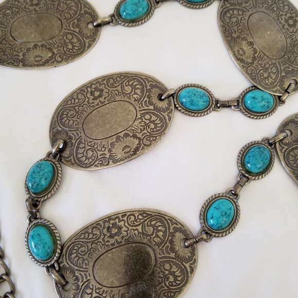 Nine West Heavy Antiqued Silver Faux Turquoise Cabochon Chain Belt - Picture 3 of 4